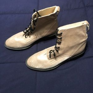 Dolce Vita Women's Ankle Boots. Size 9.
